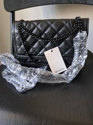 Bolso stradivarius Negro Acolchado Cadena