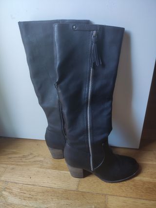 Botas altas negras con cremallera
