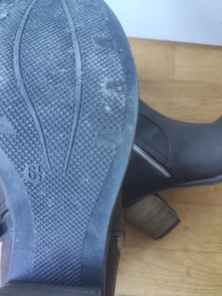 Botas altas negras con cremallera