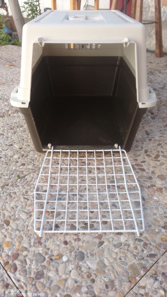Transportín para perro gris y blanco