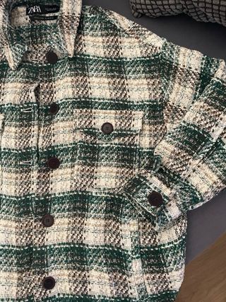 Chaqueta Zara cuadros oversize estilo sobrecamisa