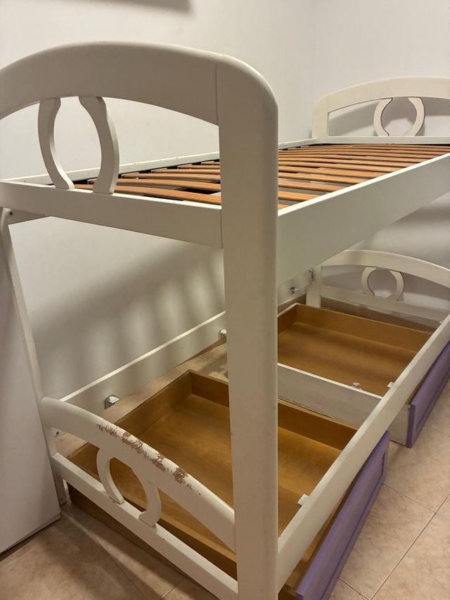 Litera de madera blanca con cajones