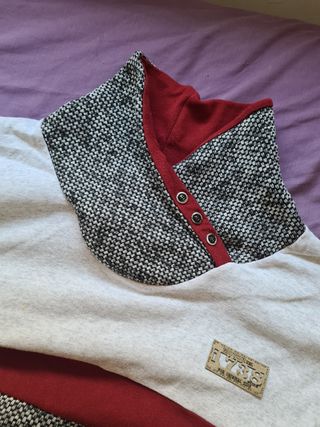 Camisa elegante cuello alto gris y rojo