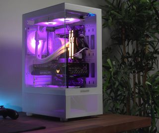 Se vende ordenador Asus Hummer Gaming RGB Blanco.