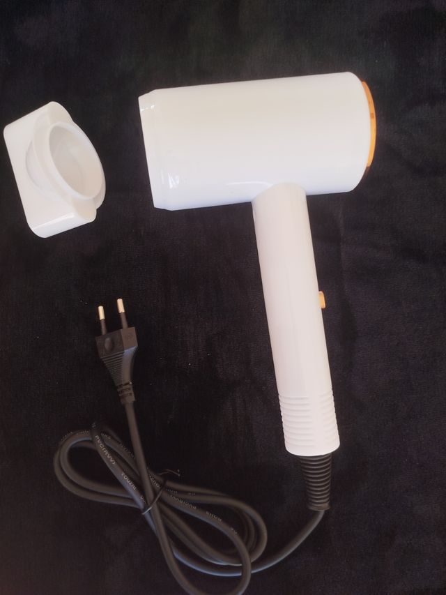 Secador de pelo profesional – Nuevo (7€)