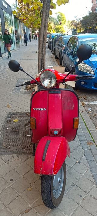 Vespa 200E Roja