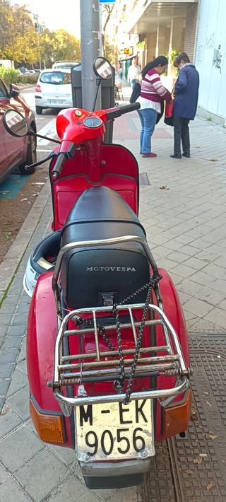 Vespa 200E Roja