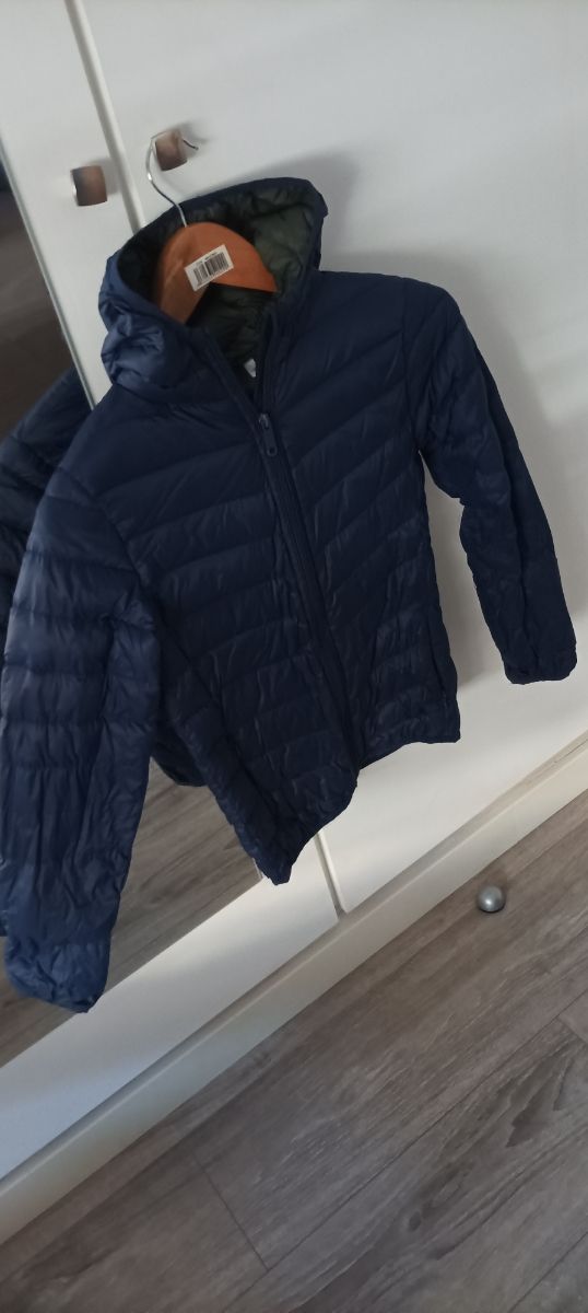 Chaqueta plumífero azul marino infantil de CyA