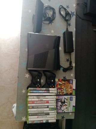 Xbox 360 Negra con Kinect y Juegos