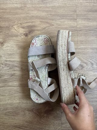 Sandalias de plataforma beige