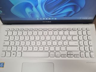 Ordenador portatil Asus Vivobook plateado