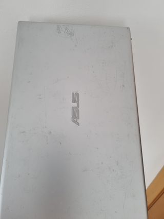 Ordenador portatil Asus Vivobook plateado