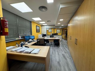 Local comercial en alquiler en Ensanche - Sar en Santiago de Compostela
