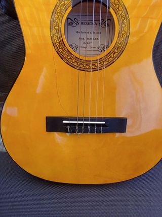 Guitarra Clásica Cadete , + afinador + funda .