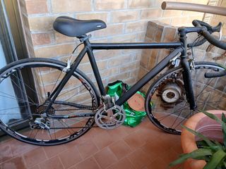 Bicicleta de carretera Promax negra