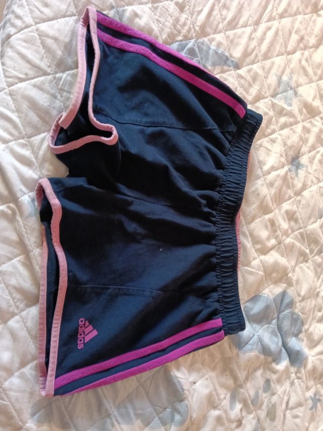 Pantalón corto Adidas azul y rosa