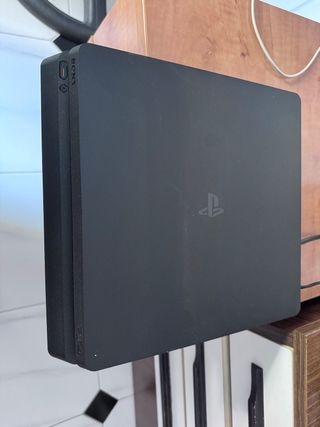 PlayStation 4 Slim Negra