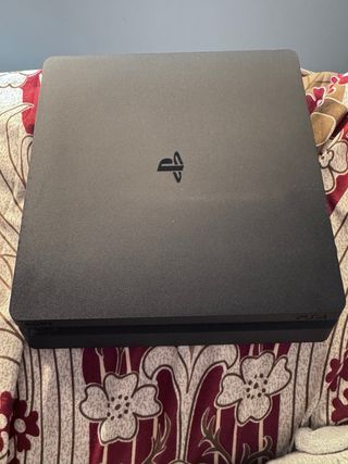 PlayStation 4 Slim Negra