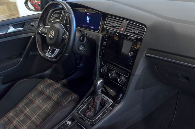 Volkswagen Golf 2.0 TSI GTI Performance DSG7 180kW