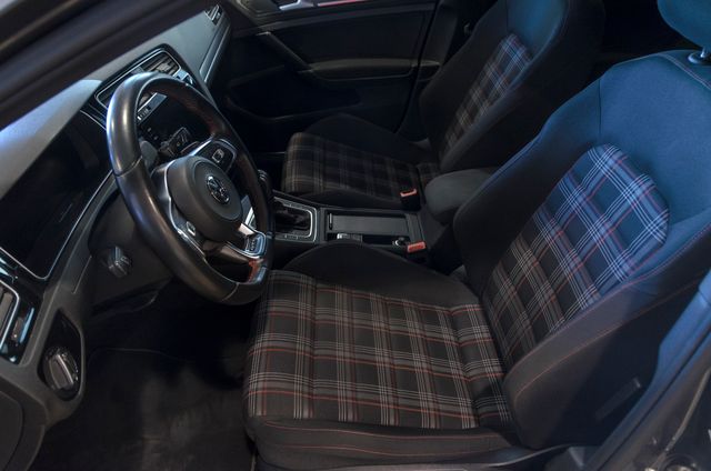 Volkswagen Golf 2.0 TSI GTI Performance DSG7 180kW