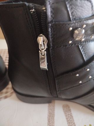 Botines Pull&Bear negros con tachuelas