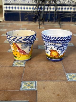 Maceteros de barro esmaltados decorados
