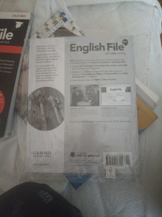 English File A2/b1 Student's Book And Workbook ...