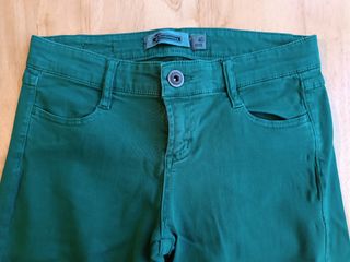 Pantalón verde Stradivarius mujer