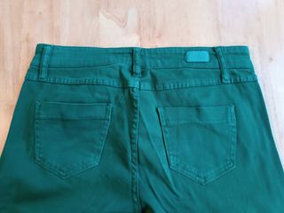 Pantalón verde Stradivarius mujer