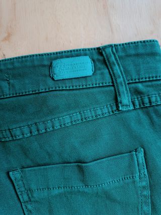 Pantalón verde Stradivarius mujer