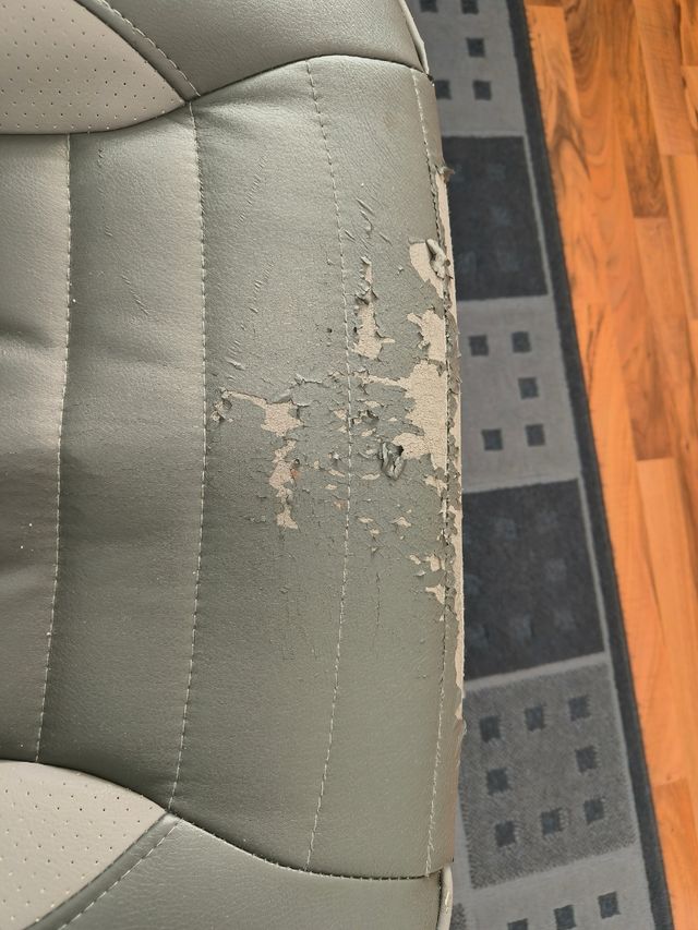 Sillón de oficina gris sintético