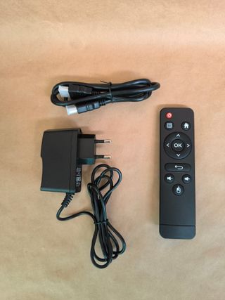 TV Box VONTAR con mando, HDMI y fuente - Nuevo