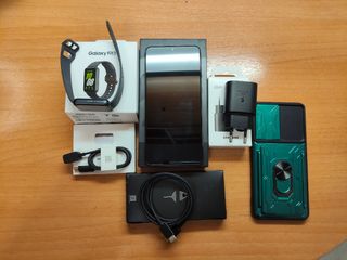 Samsung Galaxy S21+ Smartwatch + Accesorios