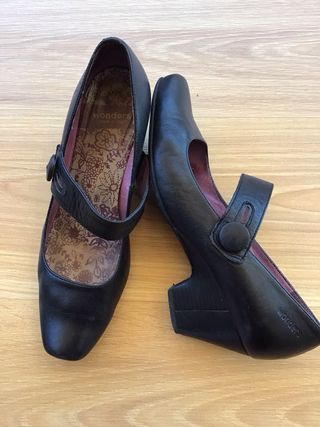 Zapatos de salón Wonders negros