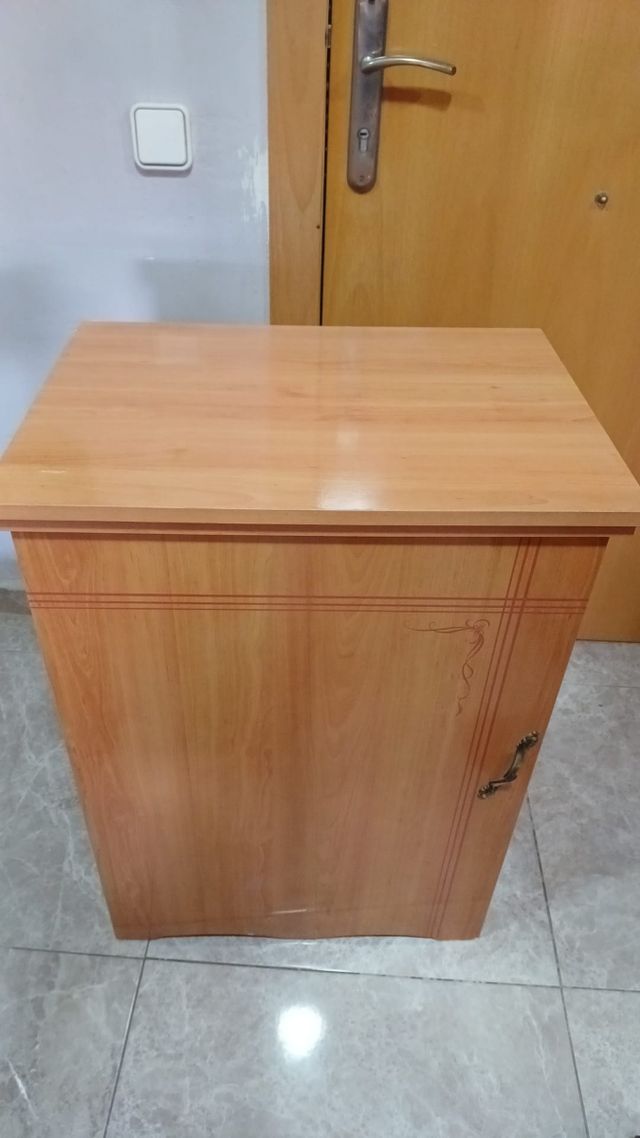 Mesa de máquina de coser antigua