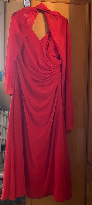 Vestido rojo elegante talla 52 con fular