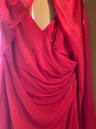 Vestido rojo elegante talla 52 con fular