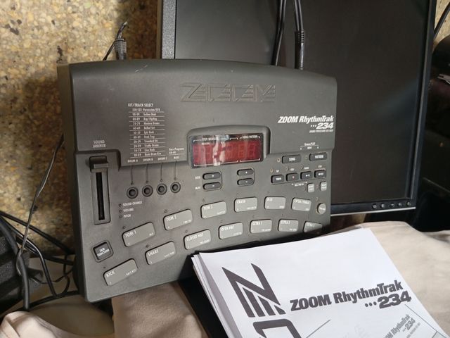 Caja de ritmos ZOOM RhythmTrak 234