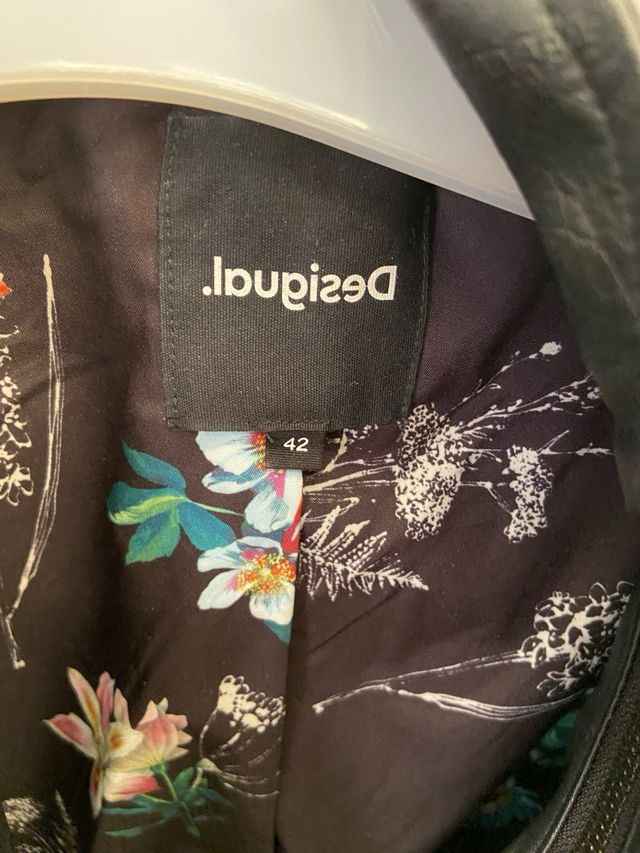 Chaqueta cuero Desigual Talla 42