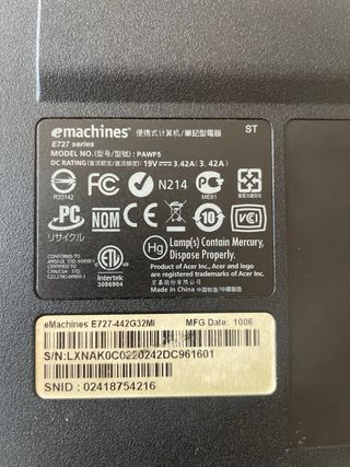 Portátil eMachines E727 con cargador