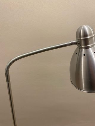 Lámpara de pie metálica plateada - Ikea Lersta