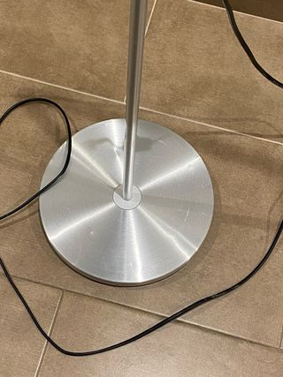 Lámpara de pie metálica plateada - Ikea Lersta