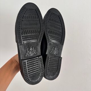 Sapatos pretos tamanho 37