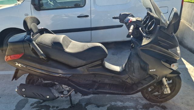 Piaggio Xevo 125cc Scooter color negro mate