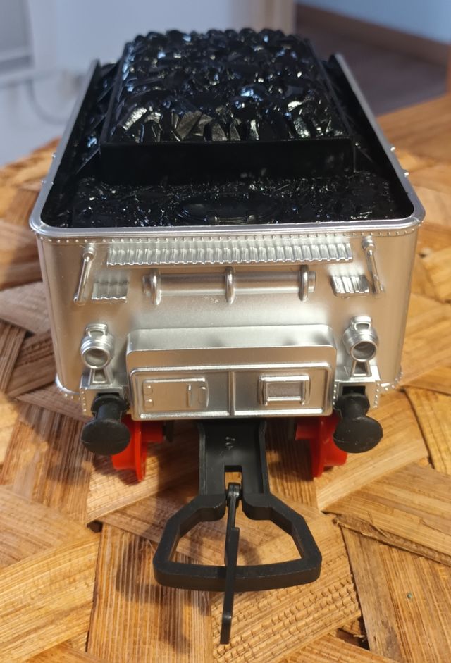 PRECIOSA LOCOMOTORA Y VAGÓN JUGUETE.