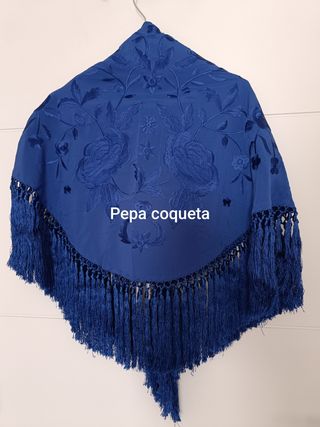 Mantoncillo azul eléctrico bordado