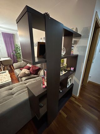 Librería separador de madera y cristal