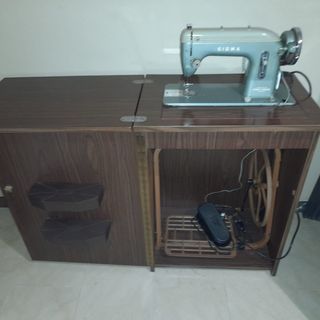 Máquina de coser Sigma con mueble y pedal eleceléc