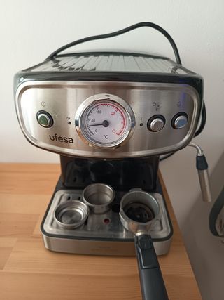 Cafetera Ufesa con molinillo