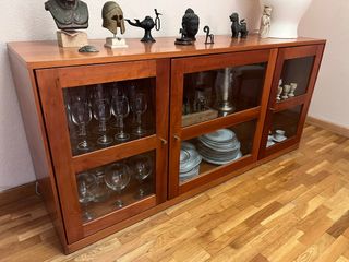 Mueble de salón madera y cristal
